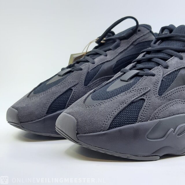 Yeezy on sale 700 46