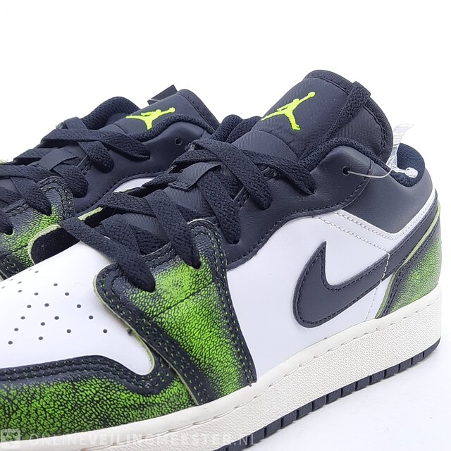 Paar sneakers maat 40 Nike Air Jordan 1 Low Se DO8244 003