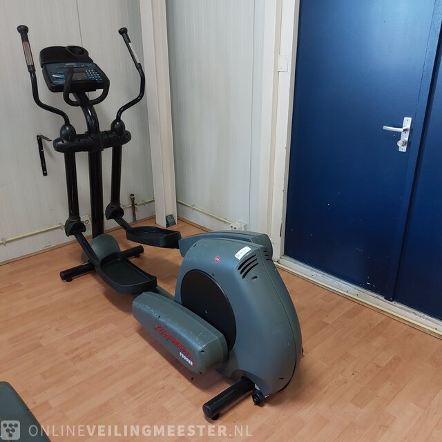 Life fitness 9500hr sale cross trainer