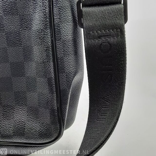 Louis Vuitton outdoor messenger schoudertas lichtblauw